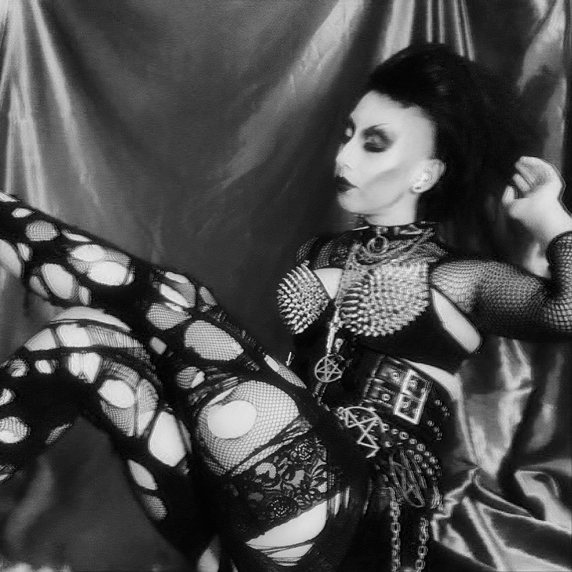TheGothProject's tweet photo. Credit @thewhorrorr

-
#goth #gothaesthetic #gothic #alternative #gothgirl #gothfashion #gothgoth #alternativegirl #gothboy #altgirl #gothmakeup #metalhead #darkwave #tradgoth #deathmetal #gothicgirl #teasedhair #80sgoth #deathrock #deathrocker #gothrock #alternativemakeup #goths https://t.co/ArNCih3Qwm