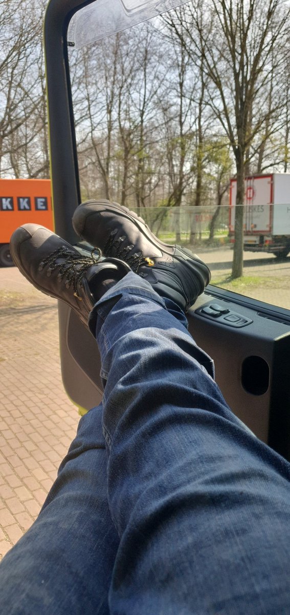 JINX_NL's tweet photo. Hard work takes hard breaks to enjoy nature coming alive again. ❤️🔥
#SpringtimeSounds #HEX https://t.co/jXkvk4eImf