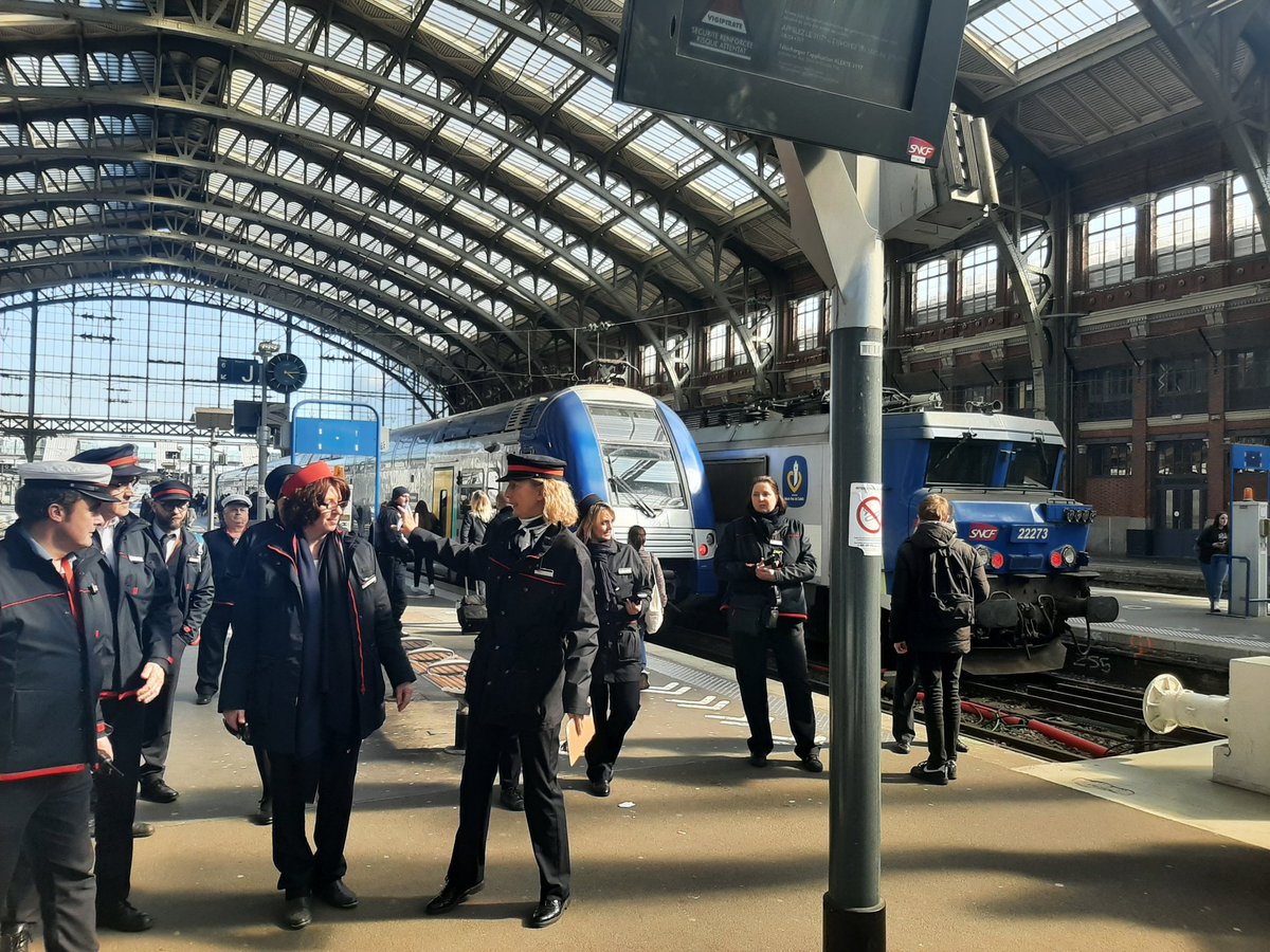 alexnicollet31's tweet photo. Hier nous avons réalisé une grande opération de contrôle des titres de transport en gare de Lille Flandres. Tous les trains ont été filtrés en soirée. Notre agissons avec détermination pour lutter contre la fraude dans nos trains
@TERHDF #lutteantifraude https://t.co/0ycYqYnhtT
