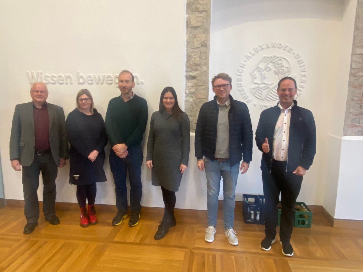 Hornegger's tweet photo. I finally had guests again for the #RandomLunch in the #Schloss. The participants are selected at random. Despite the size of our #FAU, this gives me the opportunity to get to know representatives of all groups of our great #FAU and to talk about everyday university life. @UniFAU https://t.co/Icu9LlqoLM