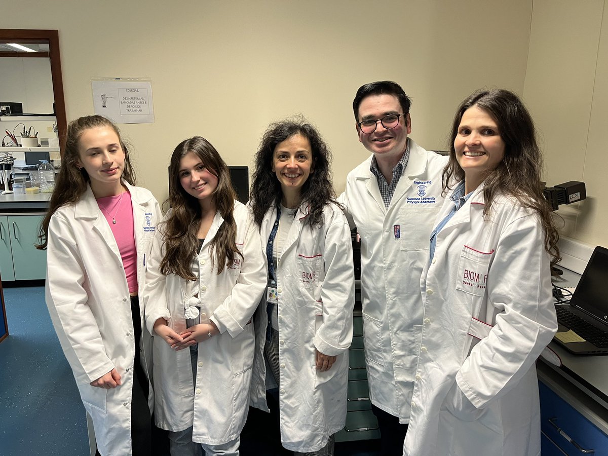 Sanjiv_BitS's tweet photo. Thank you Dr. Felismina Moreira for hosting @BethNorman29 and me at BioMark/ ISEP , Porto, Portugal for very interesting joint experiments on biomarkers for cancer and neurodegenerative diseases. #scientificresearch #erasmus2023 @SwanseaUni @SU_engIMPACT @SwanBioMedEng https://t.co/2m2nROGK2k