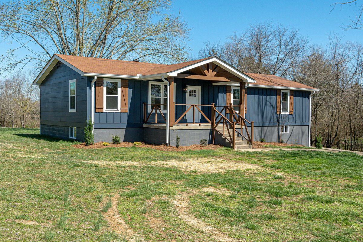 Tenn_Homes's tweet photo. Cute home with some room to run!

📍 4427 Washington Rd, Greenbrier, TN
🛏️ 4
🛁 2
🏠 2,280 sq.ft.
$624,900
MLS: 2503994
Listing courtesy of: eXp Realty
#homeforsale #tennessee #nashvillerealestate #tennesseehomes #tnhomes #homesearch #greenbrier #robertsoncounty #robertson https://t.co/j58lvPdFP7