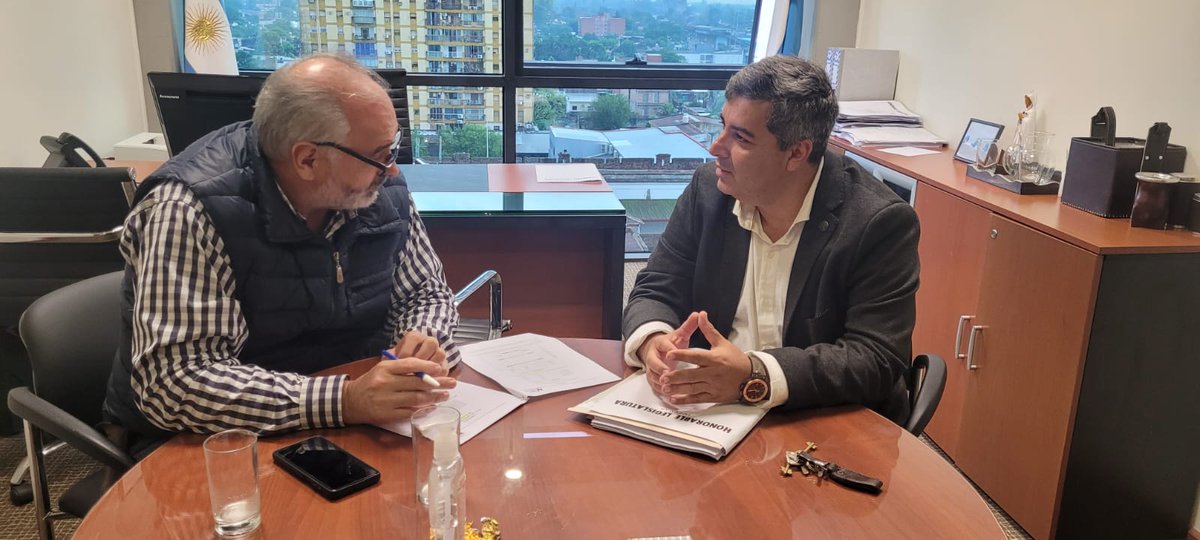 JuanCasanas1's tweet image. Hoy nos reunimos con el legislador @raul_ferrazzano , analizamos el panorama politico, los avances en la campaña, el futuro de Yerba Buena.
Hay mucho trabajo por realizar y creemos que en el municipio podemos hacerlo mejor este 2023. 💪👥

#YerbaBuena #CarlosCasañas #Elecciones