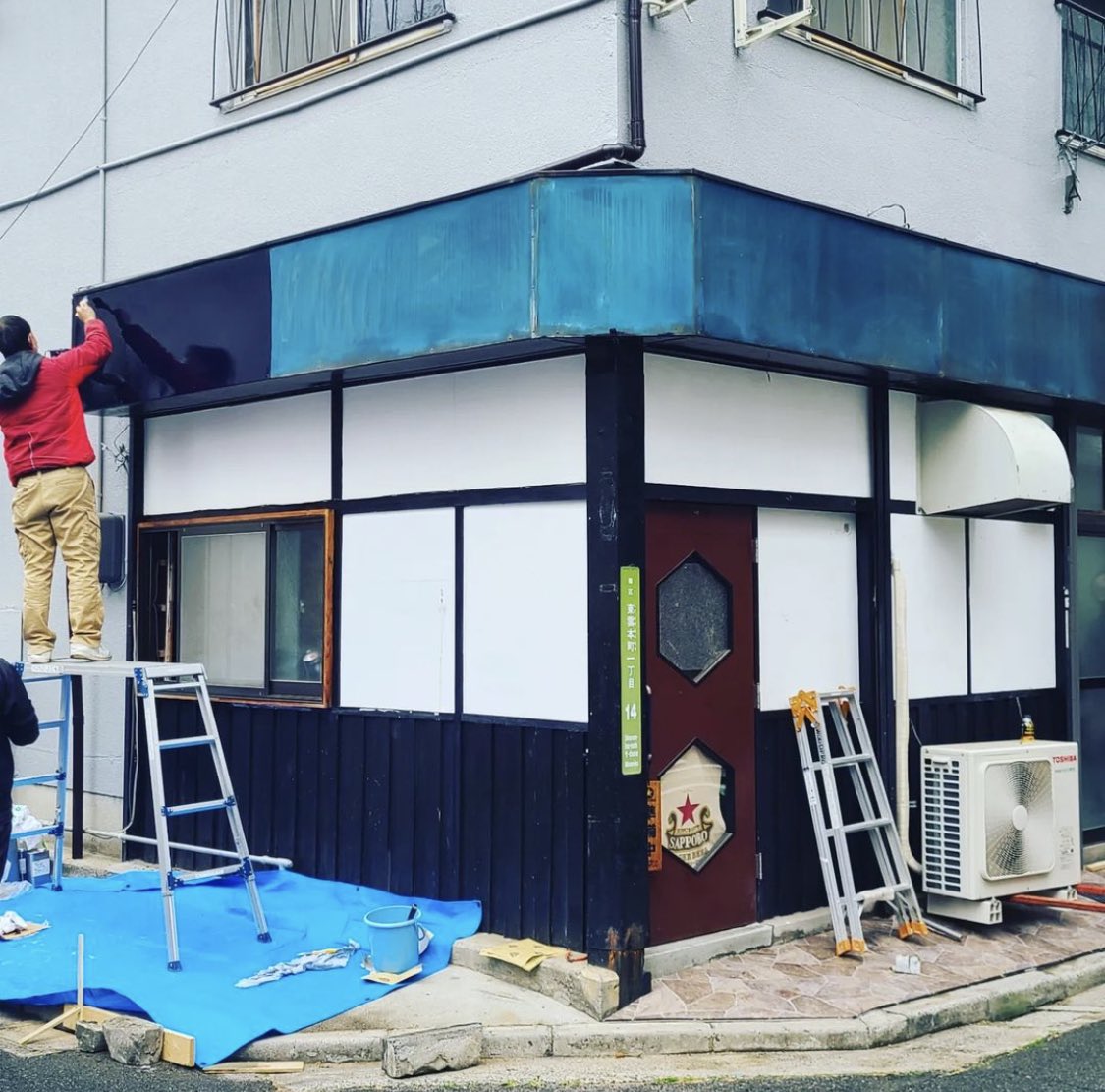 kunseimania's tweet photo. 換気フードを看板色に塗ったらランドセルみたいになりました。
今ではランドセルのように愛着湧いてます。
#燻製
#キャンプ飯
#中華料理
#居酒屋
#燻製酒場ながと
#4月オープン
#広島
#ランドセル
#換気フード https://t.co/j2O1SfVvEm