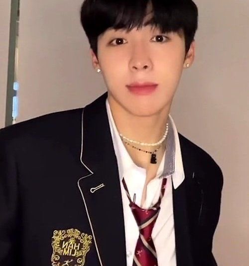 iamyourvvip's tweet image. 🐶조우찬 짤 모음 타래🐶
(내가 나중에 보려고 갤정하는 중)