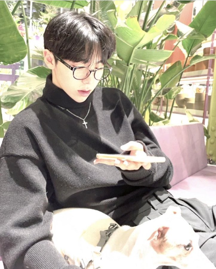 iamyourvvip's tweet image. 🐶조우찬 짤 모음 타래🐶
(내가 나중에 보려고 갤정하는 중)