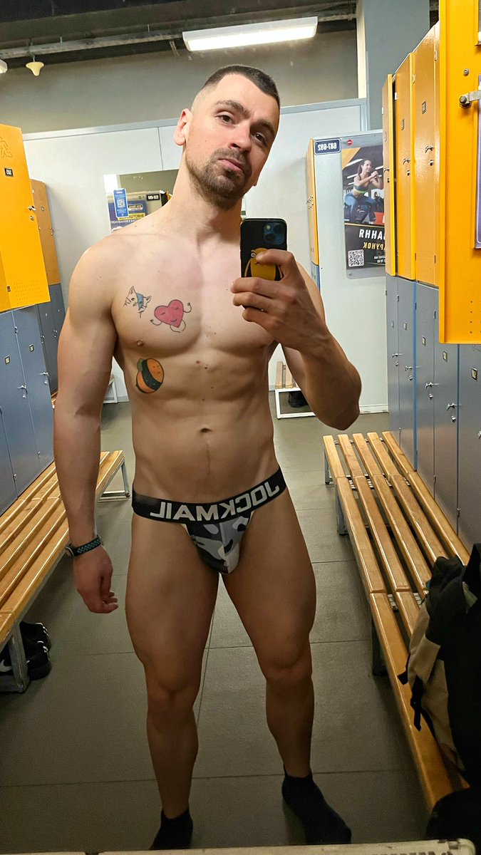 snt_Xander's tweet photo. Вибачте, я забув з собою взяти спортивну форму🥲😸
#lockerRoomFun #lockerroomguy #gymboy #fitguy #gymstud https://t.co/beqMpan733