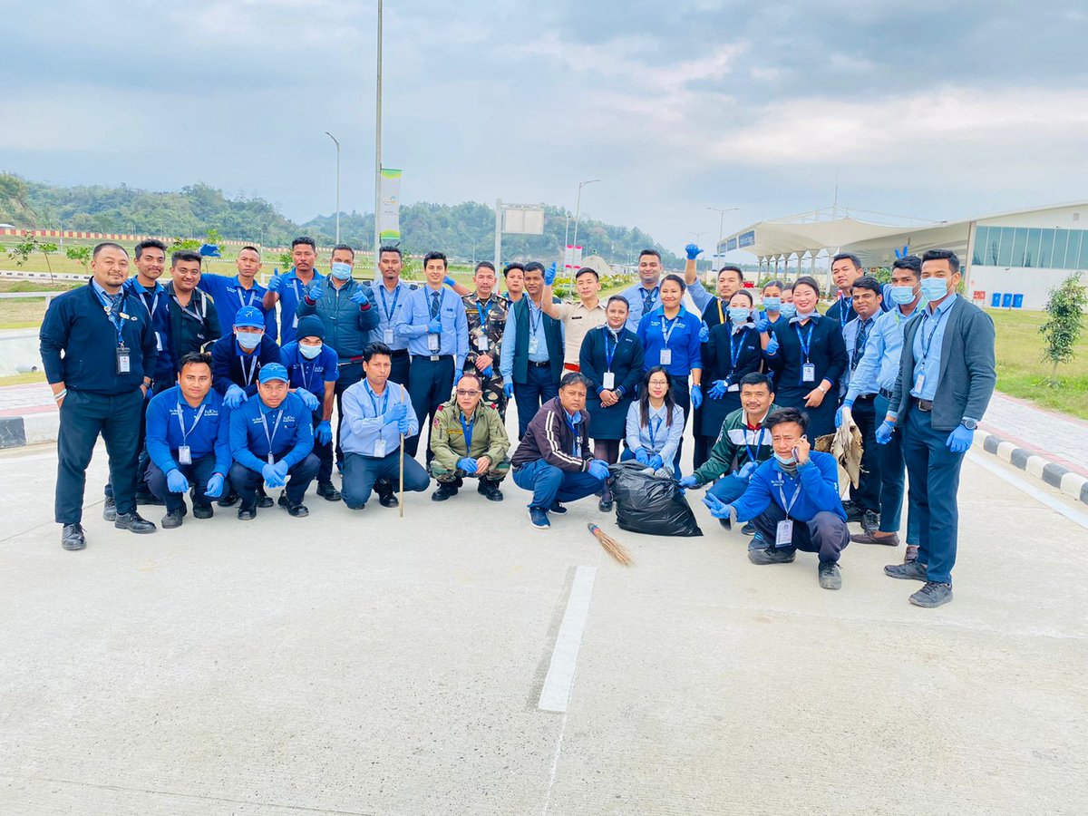 aaihollongi's tweet photo. स्वच्छ, सुंदर व हरित हवाईअड्डा l

Under #SwachhBharat initiative, AAI employees, staff and our stakeholders participated in the cleaning drive at #DonyiPolo Airport, Itanagar 

#ItanagarAirport #cleaningmotivation https://t.co/kZT51yGiVz