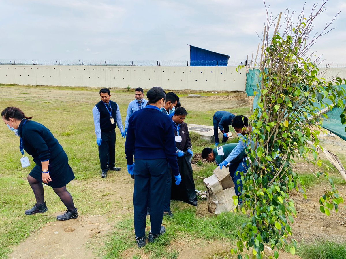 aaihollongi's tweet photo. स्वच्छ, सुंदर व हरित हवाईअड्डा l

Under #SwachhBharat initiative, AAI employees, staff and our stakeholders participated in the cleaning drive at #DonyiPolo Airport, Itanagar 

#ItanagarAirport #cleaningmotivation https://t.co/kZT51yGiVz