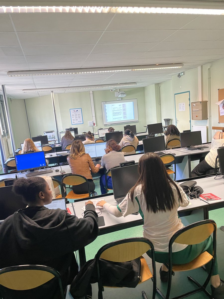 🎬 Clap de fin des voeux 2023 sur « ParcourSup» 🧑🏼‍🎓: objectif du jour, valider les lettres de motivation et CV des lycéens souhaitant poursuivre leur formation en initial ou alternance 📝#avenirpro  @poleemploi_ara <a href="/J_Sanfilippo/">Joseph SANFILIPPO</a>