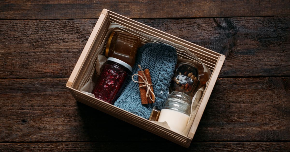 It is very difficult to make a decision which reflects your goal when you are emotionally hijacked. Having a list of things to do is an easy way to course correct, especially when your monkey brain #limbicsystem is running the show. - mailchi.mp/a02dcc0b39ef/s…

#emergencybox