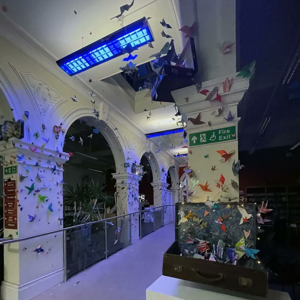 LibrarySE23's tweet photo. Visit the continuation of the borough’s #WALCreativeChallenge at @LibrarySE23 today and see 'Murmuration', the installation created by @annikamcox 
and Alice Burnhope and the community. @cockpit_studios 🎈🎉🎨
@LewishamLibs @WeAreLewisham #SE23 https://t.co/VvJj1Y0pKf