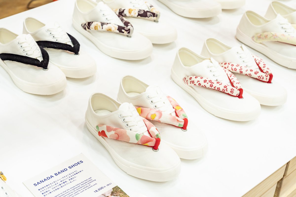 kua_pr's tweet photo. 現在ギャルリ・オーブでも展示販売中。伝統工芸と京都の「本当の」姿に光を当てる KYOTO T5（京都伝統文化イノベーション研究センター）の説明会が、明日も11時より。
GOOD DESIGN AWARD を連続受賞するなど、国内外から注目されています。どんな活動しているのか気になる新入生はぜひ。
@KYOTO_T5 https://t.co/YlGwLAhcHU