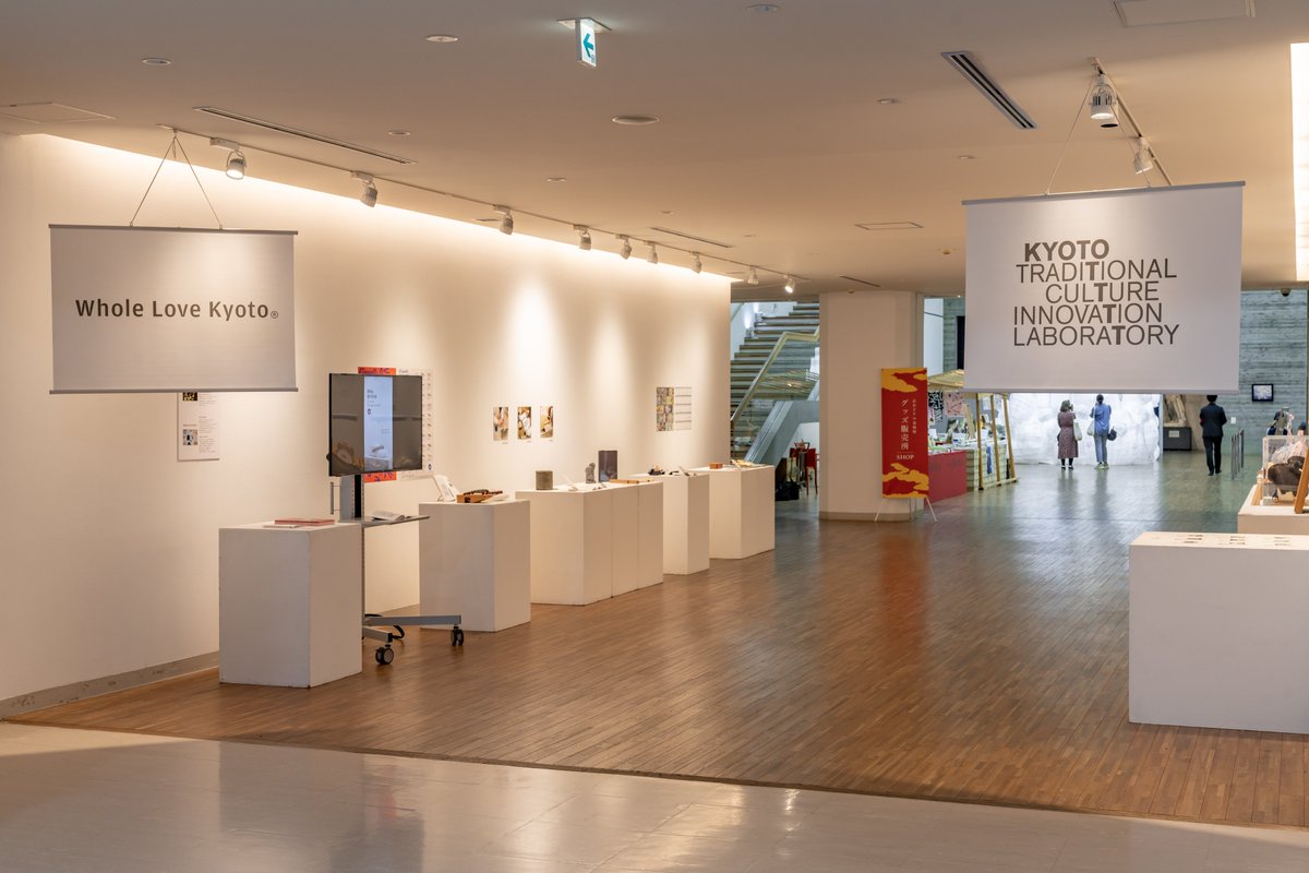 kua_pr's tweet photo. 現在ギャルリ・オーブでも展示販売中。伝統工芸と京都の「本当の」姿に光を当てる KYOTO T5（京都伝統文化イノベーション研究センター）の説明会が、明日も11時より。
GOOD DESIGN AWARD を連続受賞するなど、国内外から注目されています。どんな活動しているのか気になる新入生はぜひ。
@KYOTO_T5 https://t.co/YlGwLAhcHU