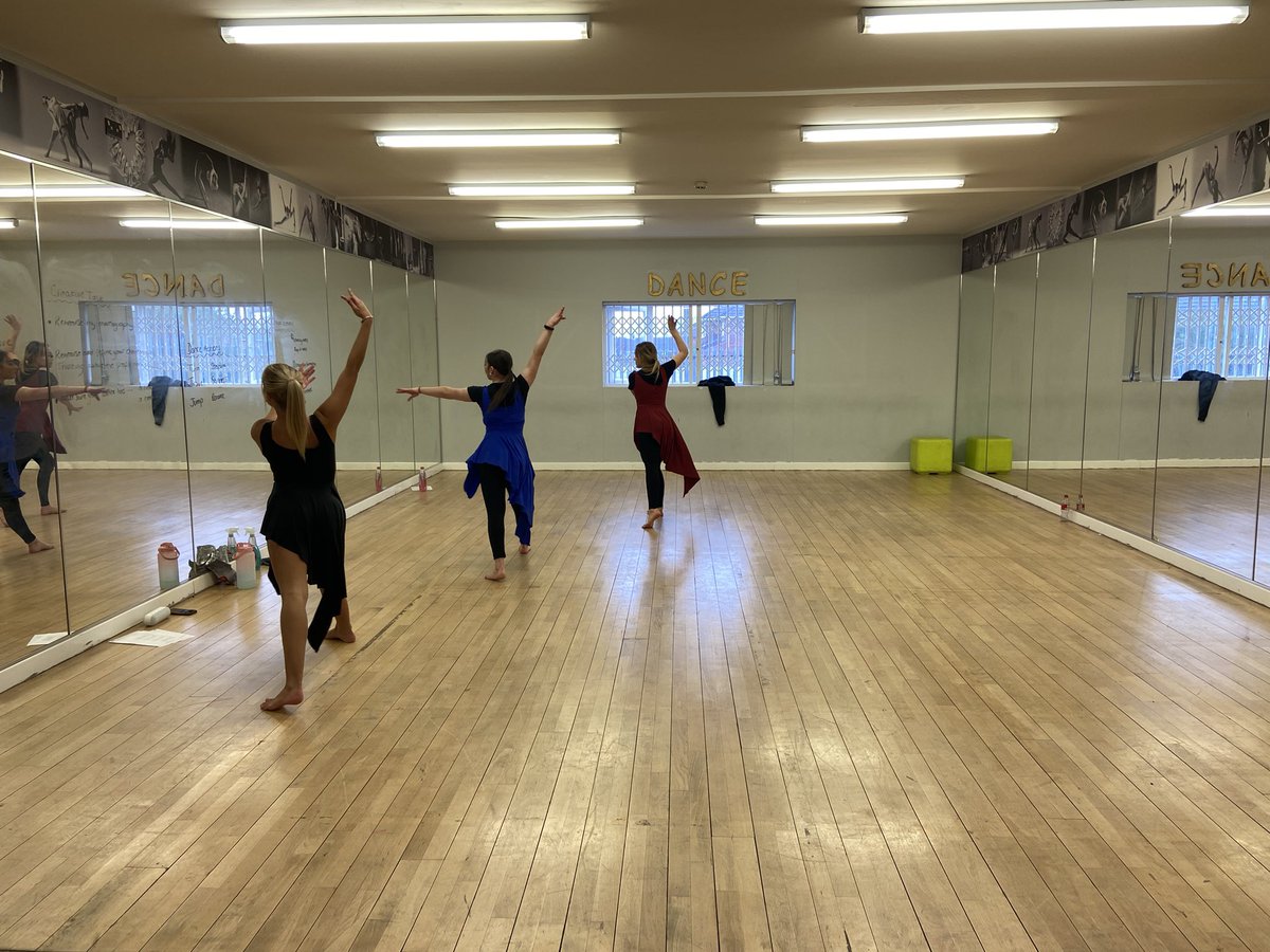PoolHayesAcad's tweet image. Our dance students in Years 11 and 13 are working hard in the studio rehearsing their upcoming performances. #unlockingyourpotential