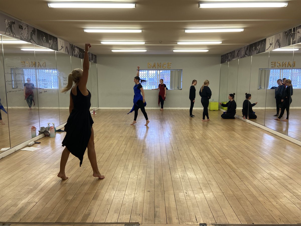 PoolHayesAcad's tweet image. Our dance students in Years 11 and 13 are working hard in the studio rehearsing their upcoming performances. #unlockingyourpotential