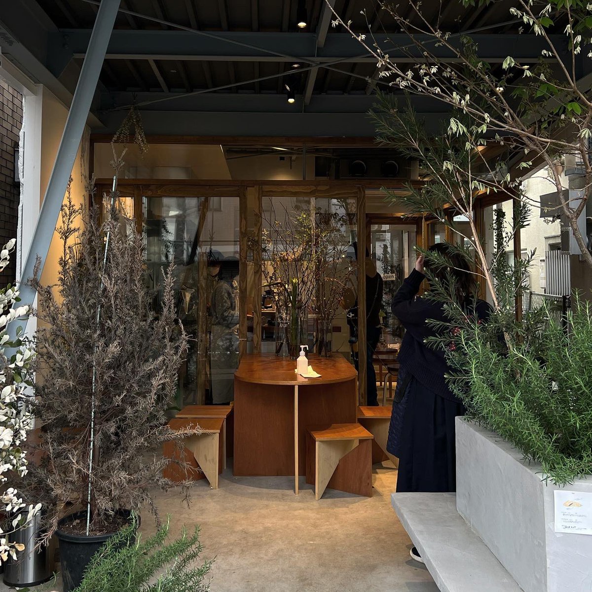 Watagashi_0616's tweet photo. 📍Pati coffee&amp;plants @下北沢
　
緑と花に囲まれた素敵空間💐
　
#東京カフェ #東京グルメ #都内カフェ 
#下北沢グルメ #下北沢カフェ #三軒茶屋カフェ #無機質カフェ #淡色カフェ #カフェ巡り #cafe #coffee #sweet https://t.co/oiSM0b3e6v