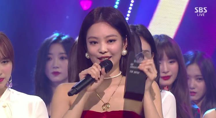 honorslisa's tweet photo. 4/4 FIRST WIN AS SOLO ARTISTS @BLACKPINK https://t.co/GHrQD4fQ5Z