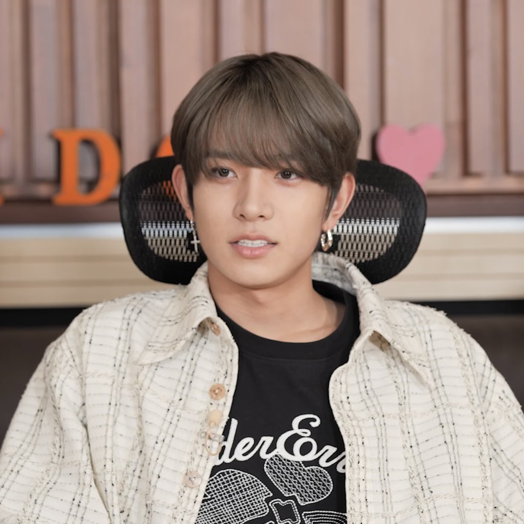ihs_heeseung's tweet photo. he looks so good 🤎 https://t.co/GfXZrhCqWL
