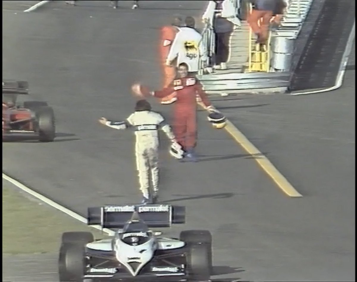#F1Nostalji Hepinize bu iki pilotun sevgi dolu selamlaşması gibi güzel bir gün dilerim😊🏎️