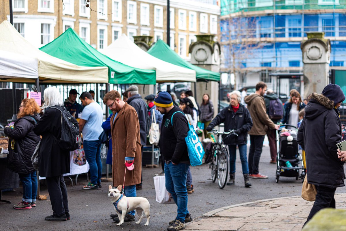 This Easter Saturday the market is on as usual. All your favourite stalls will be there 10am-3pm.
Also, come and join the Easter Egg Hunt organised by @stmarkskennington
11am. Hope to see you all on the day.
📷 <a href="/LawrenceChirita/">Laurentiu Chirita</a>
#ovalfarmersmarket #Easter  #produce  #fairtrade