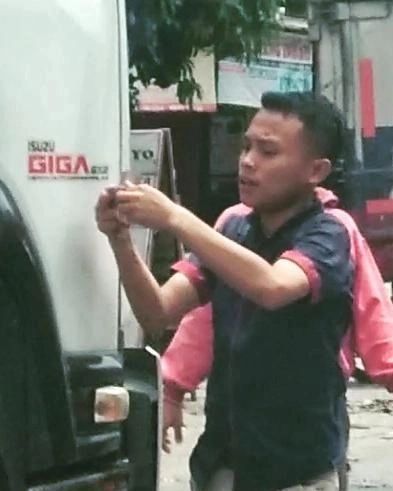 Midjan_La_2's tweet photo. Terjadi pemalakan terhadap sopir truk khususnya mobil² dengan plat nomor daerah.
Lokasi Kayu basar Jakarta Barat, outer rigroad dekat agen P.O Bus.

Pelaku memaksa meminta sejumlah uang 50ribu rupiah namun tidak sempat terekam kamera. https://t.co/0M6JbagHFl