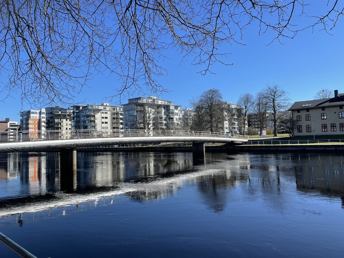 linamag007's tweet photo. Spring is on it’s way! Beautiful weather, Sun is shining, blue sky! My Happy-level is on top! #spring #sunnywalk #Sweden https://t.co/PkmXiTzOOQ