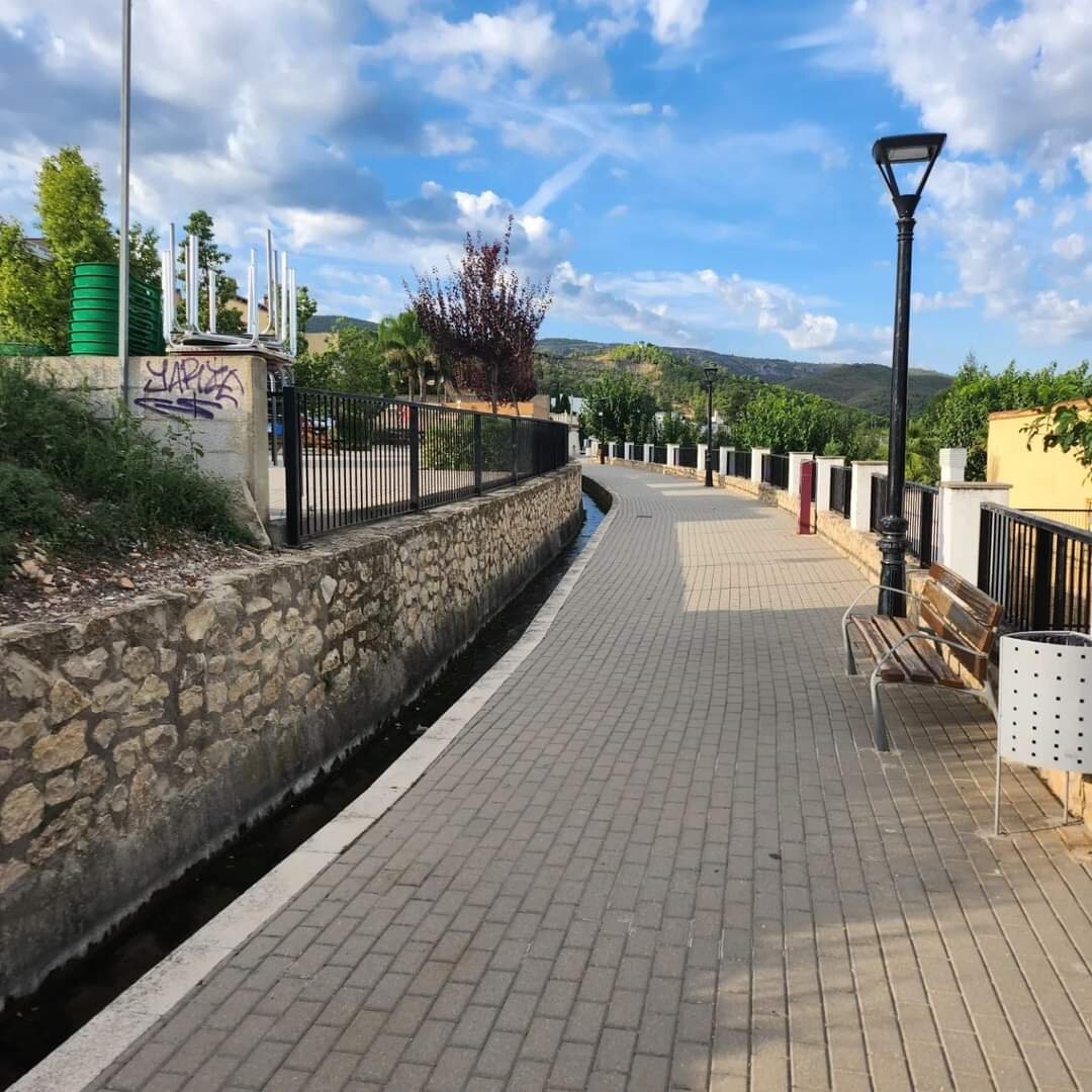 A journey away from the city's commotion, where you can appreciate the peace and calm and its beautiful environs.

Discover Atzeneta de Albaida, a small village in the province of #Valencia!

Photo credit: Adrian Climent
#valenciancommunity 

Read here voyagersvoice.com/atzeneta-de-al…