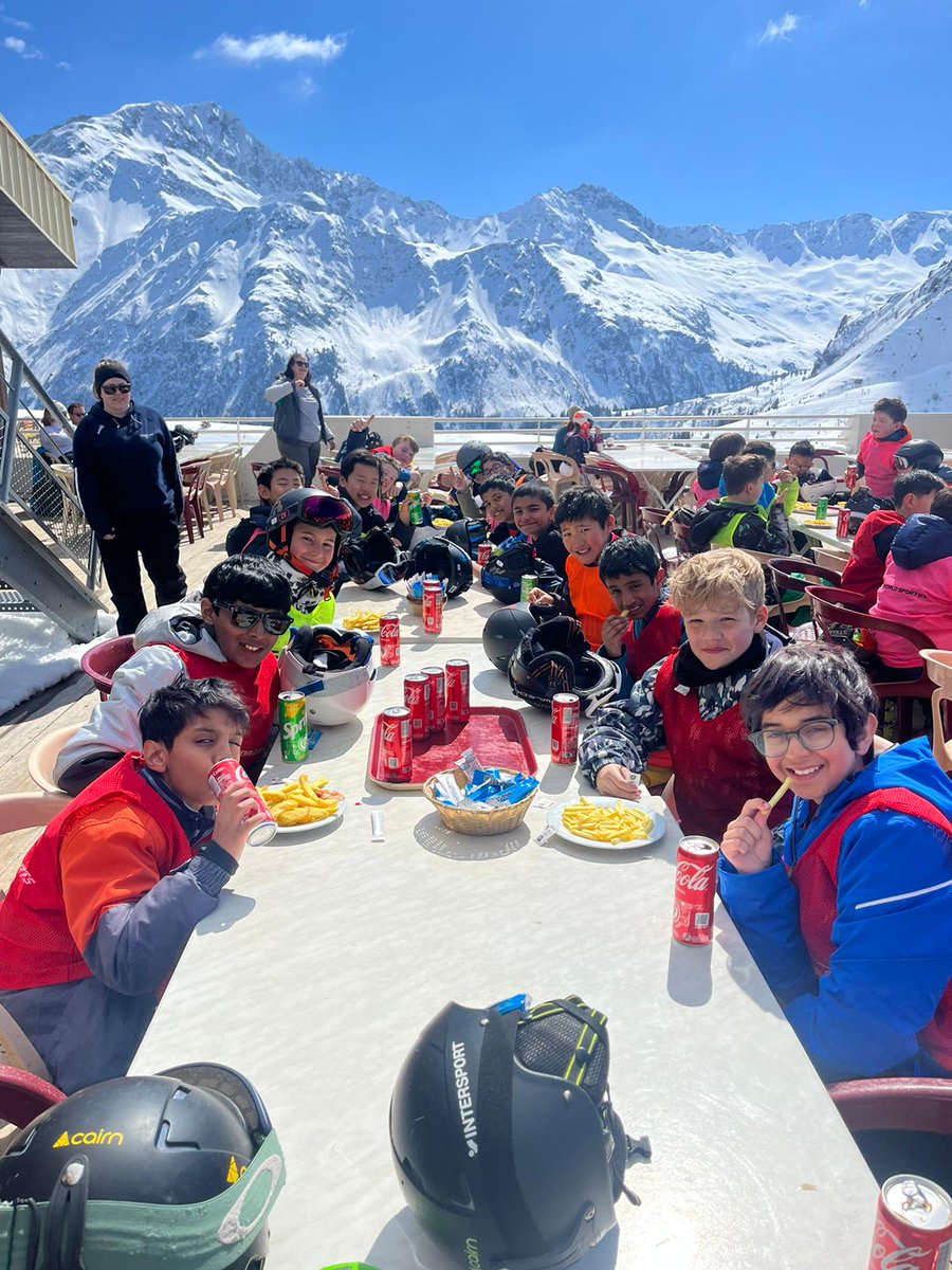 mgs_juniors's tweet photo. No filters needed for these lunchtime shots! 😎
@mgs_1515 https://t.co/ZlkWEOU6xz