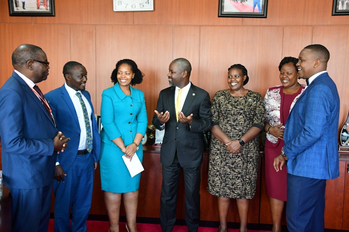Thomas_Tayebwa's tweet photo. A delegation from Ishaka Adventist Hospital led by their ED Ms Lydia Komugisha paid me a courtesy visit, they informed me of their 75th anniversary celebrations and the fundraising plans for an improved one stop maternal child healthcare center to cater for the current health burdens to the surrounding population.

I reiterated the need for increased awareness about maternal health issues to save mothers from deaths during labour. I once again congratulate @ishaka_hospital  on this anniversary and highly appraise their efforts towards this great cause.