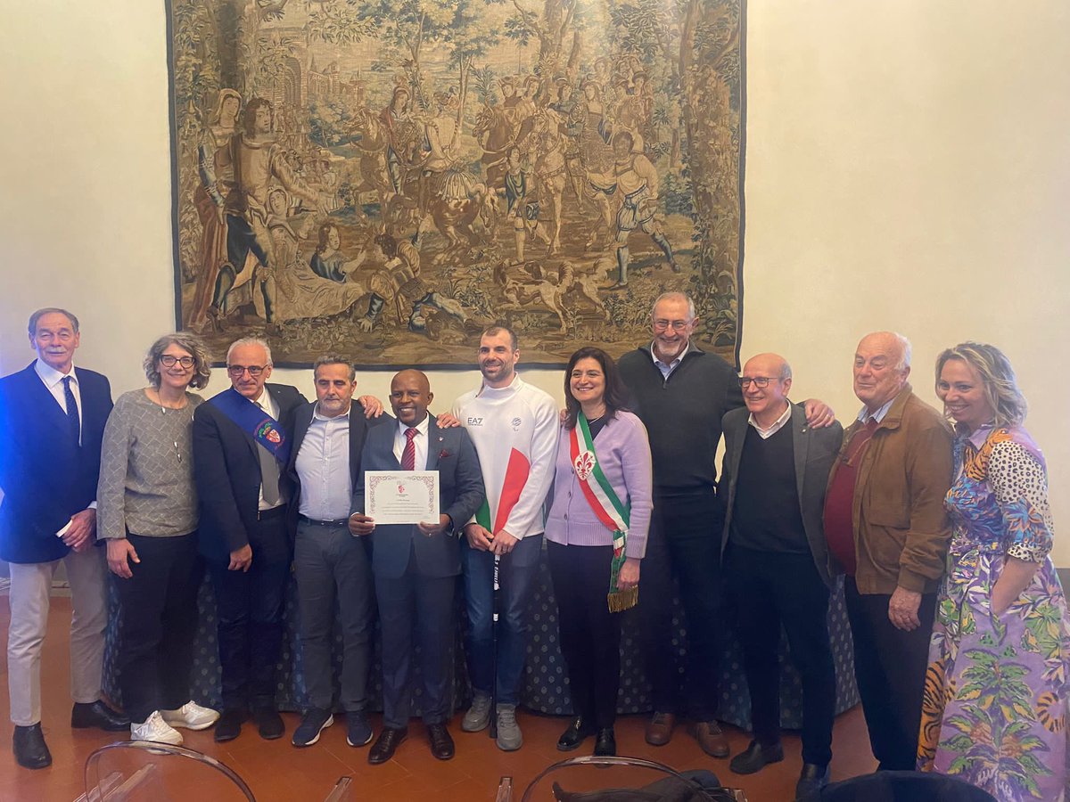 sellohatang's tweet photo. Yesterday, I received an award from the Metropolitan City of Florence for the work we are doing to build bridges in pursuit of a more inclusive and bonded society. This work is a call to action for justice and for all of us to play our part to build communities bonded by humanity https://t.co/sptXjvSuU8