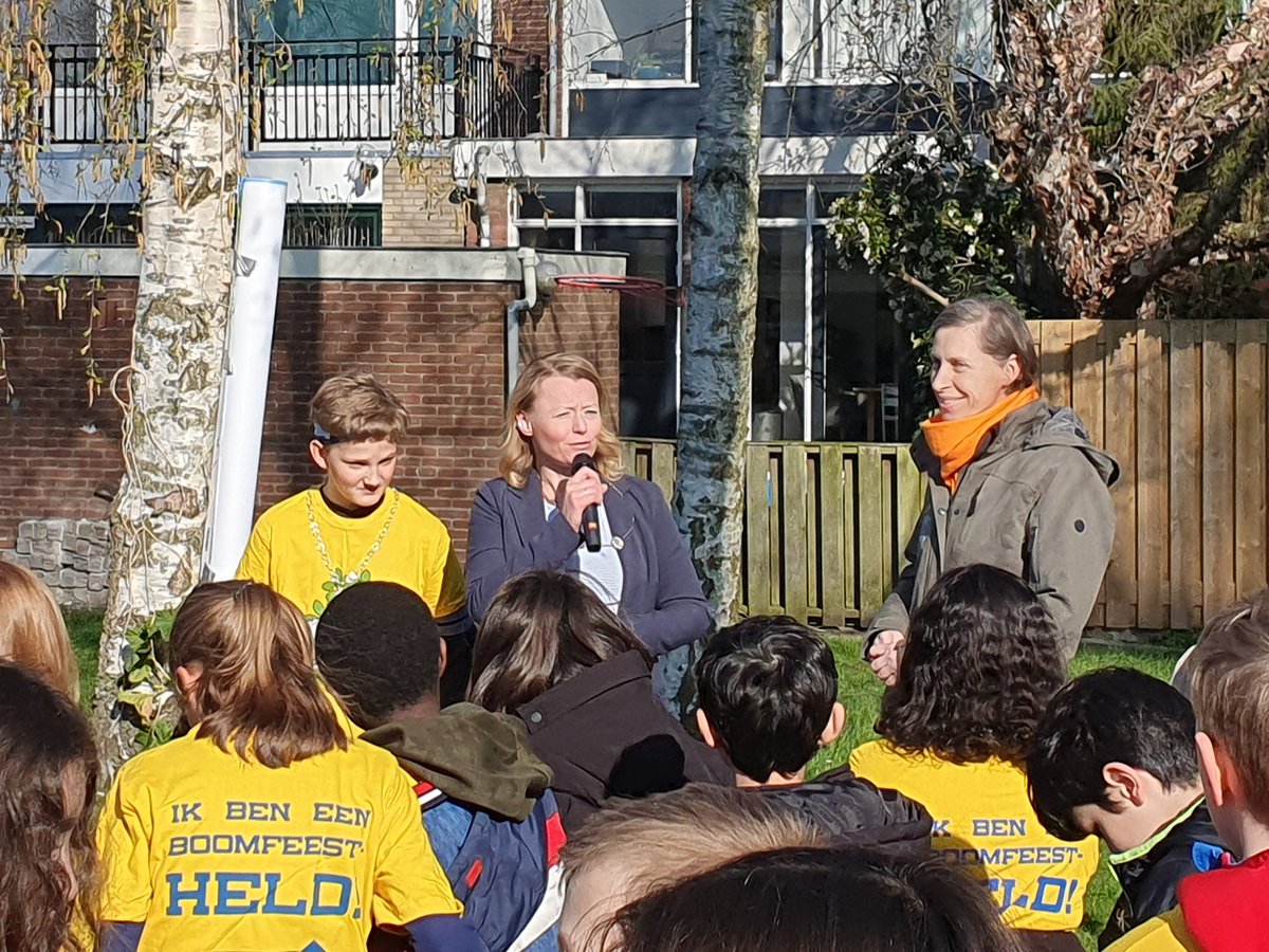 Na de opening van #klimaattuin gisteren nog meer groene feestjes met de kick-off van de landelijke #boomfeestdag in #Amstelveen samen met de buurt en kinderen van de #westwijzer school.