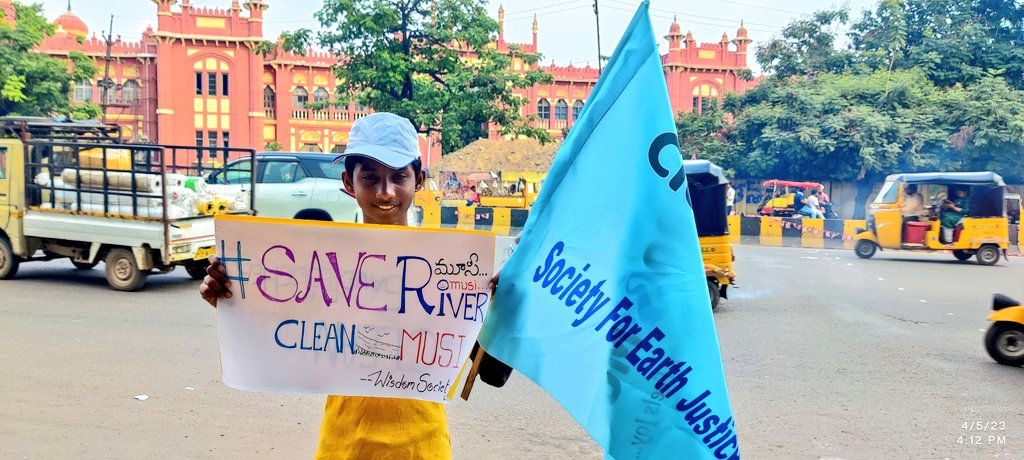 ProfRamky's tweet image. #CleanMusi
#SavePublicHealth 
#CleanHyd 
@KTRBRS 
@GHMCOnline 
@hydcitypolice 
@TelanganaCMO 

Join hands to keep Musi Clean and Green

Proud to be Hyderabadi
If we Save Nature, Nature will Save us

Sarosh joined first of it's kind of Social Program in his 7th Class