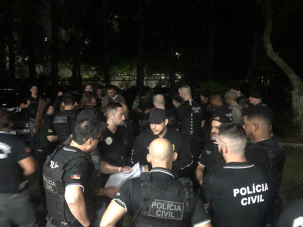 policiacivilrs's tweet image. #OpUnity é deflagrada pela Polícia Civil no combate contra lideranças de organização criminosa. 29 ordens judiciais estão sendo cumpridas com o apoio da @brigadamilitar_ , @rs_igp, @Susepe_rs  e da Guarda Municipal. #DPHPP
