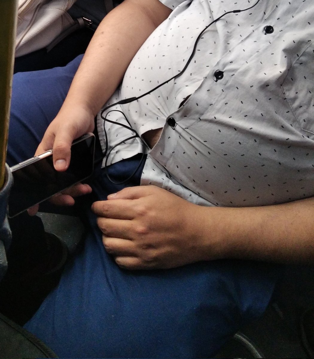 brussamarante's tweet photo. Estabilidad emocional cuando me levanto es casi tan resistente que esté botón de camisa https://t.co/zWChwYncF2
