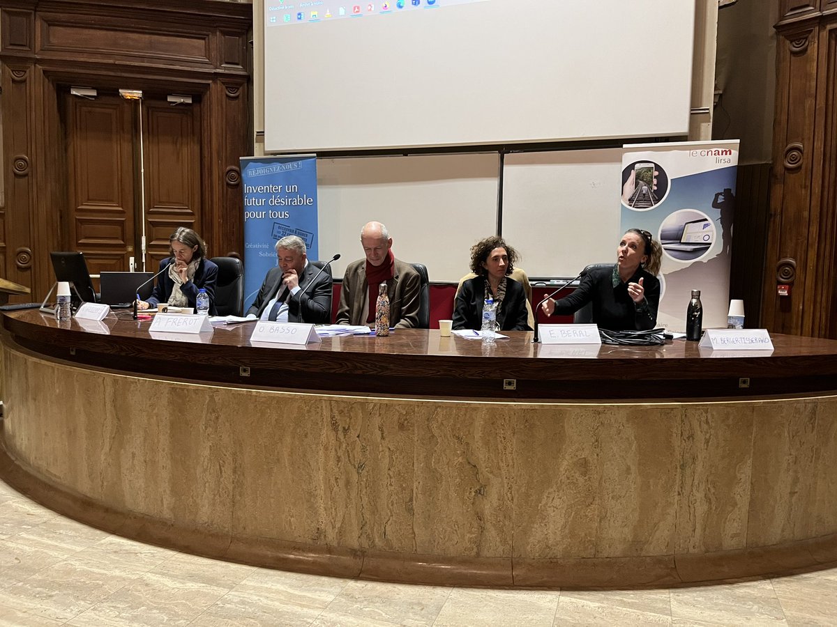 En direct du <a href="/LeCnam/">Le Cnam</a>  colloque sobriété et entreprises. Le thème de notre prochain numéro. Merci au Lirsa et au Pacte Civique.
