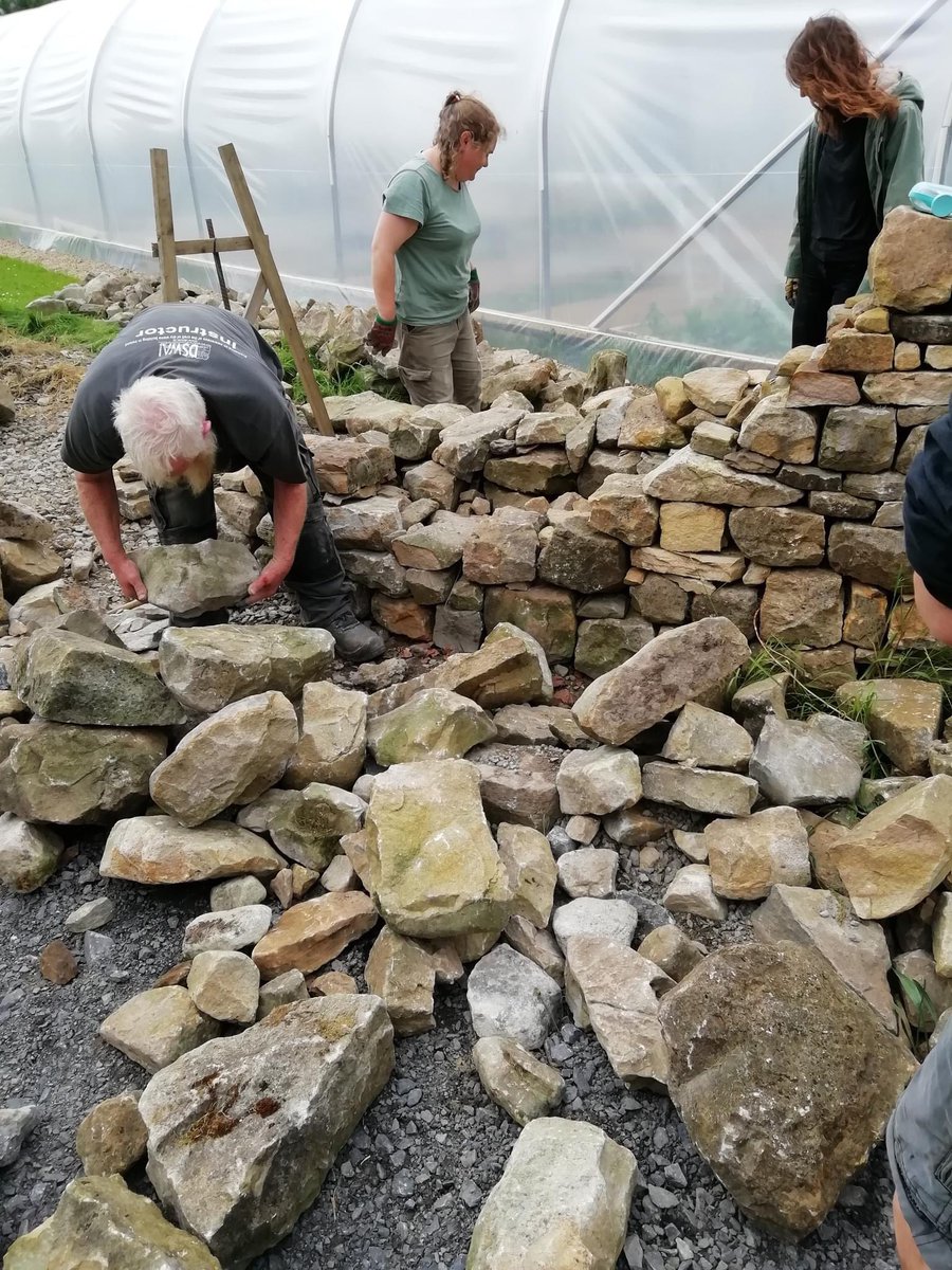 Three spaces just come available for the Dry Stone Wall Building Weekend with Michael Fearnhead,this Easter Weekend April 8th/9th.Extremely popular course.Grab ure chance to escape #EnjoyLeitrim #IrelandsHiddenHeartland #Easter theorganiccentre.ie/event/dry-ston…
<a href="/magnumlady/">Val 📷</a> #heartofireland