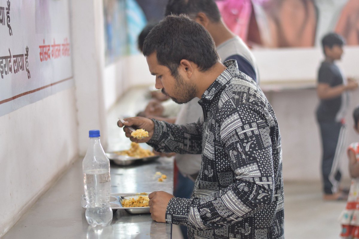GautamGambhir's tweet photo. Healthy food for just 1 rupee &amp; it will always be! #FoodForAll #JanRasoi https://t.co/y8bg6l6QBx