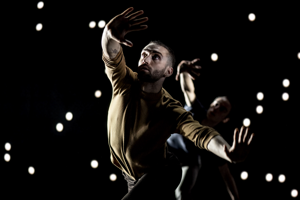 We ❤️ de @verkadefabriek!
Daarom is FRAMED er deze week maar liefst 4x te zien: wo 5 t/m za 8 apr in Den Bosch. 

Specials:
- Vanavond 19:30u: inleiding met Conny Janssen
- Vrijdag kunnen We Are Public-leden gratis naar de voorstelling met de ledenpas. 

📷: Andreas Terlaak