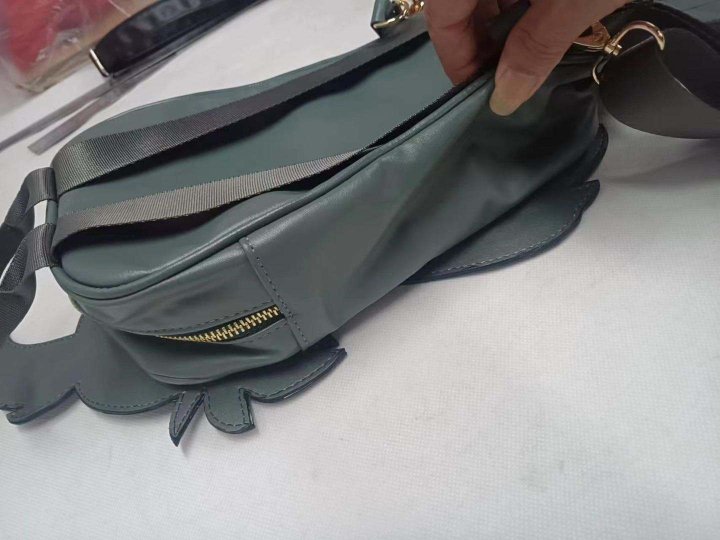 chirpyderp's tweet photo. Palm Cockatoo ITA bag - first sample #customITAbag #fursonaITAbag https://t.co/Y08XH0qZoE