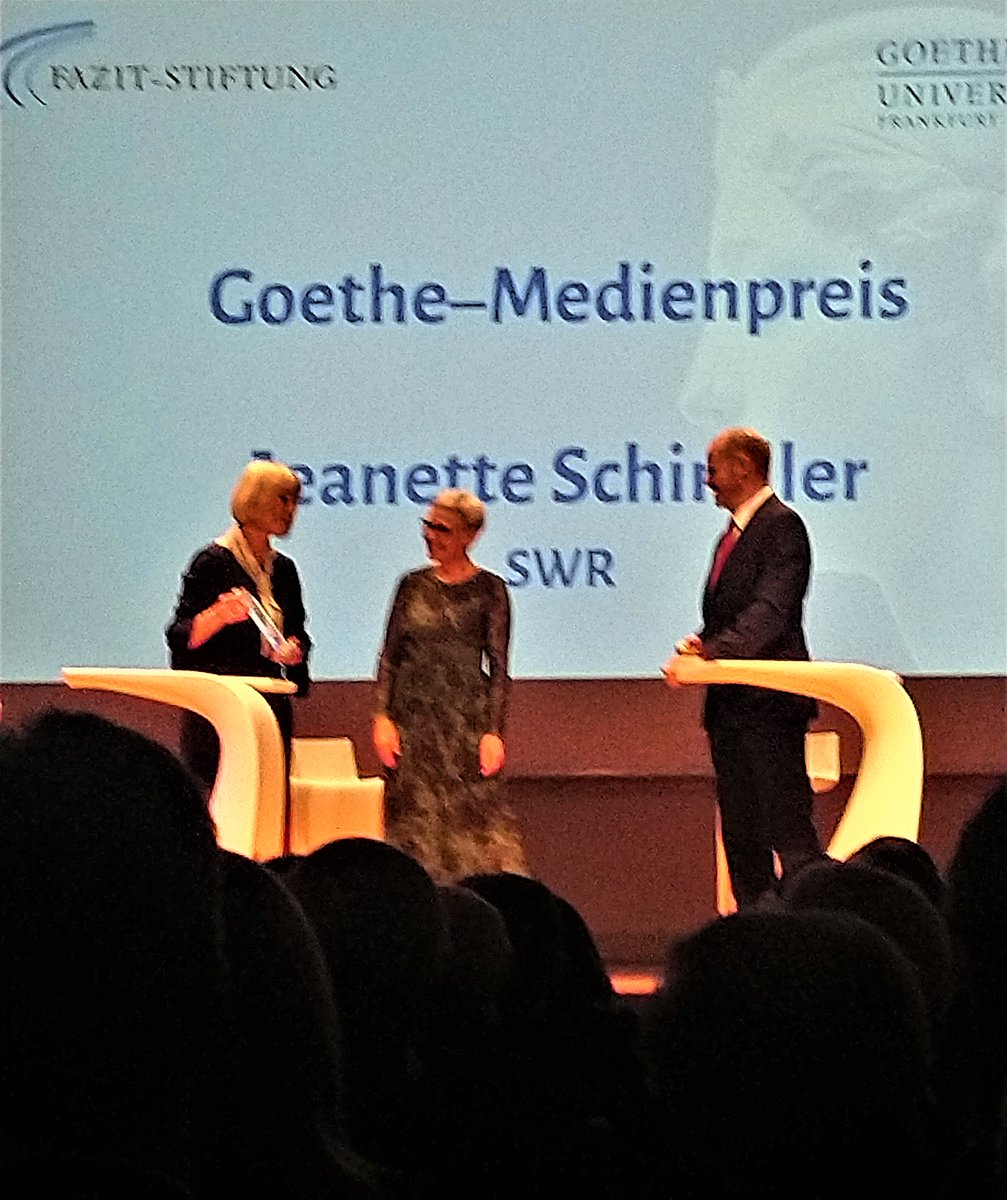 Jeanette Schindler vom @swr2wissen <a href="/SWRpresse/">SWR</a>  hat für ihr Radio-Feature ""Scheitern" in der Wissenschaft – Wie ein Tabu das Forschen erschwert" den Goethe-Medienpreis für wissenschafts- und hochschulpolitischen Journalismus erhalten. Verliehen wurde der Preis im Rahmen der