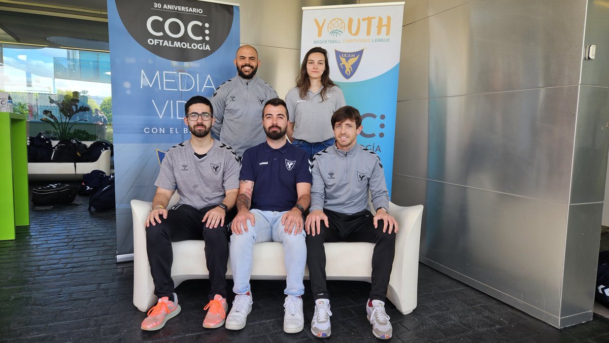 UCAMMurcia's tweet photo. 👏 Nervios y ganas antes de disputar la Youth BCL.

📸 El UCAM Murcia COC celebra el media day en las instalaciones de @ClinicasCOC.

📰 https://t.co/a1LuHl5QTa

🏀 #CanteraCAIXABANK https://t.co/a1hzmMLu4Q