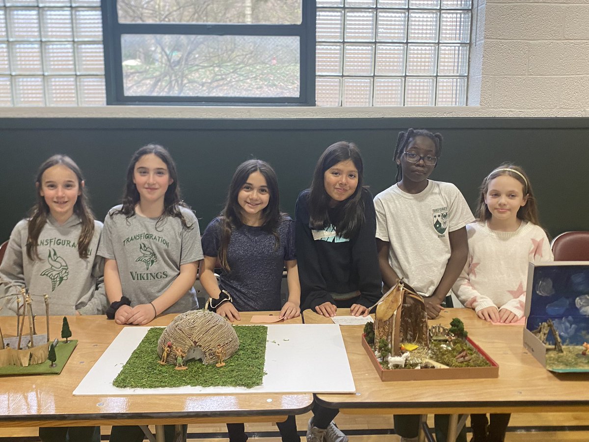 TransfigCS10591's tweet photo. Tonight was Museum Night at Transfiguration!  Our 4th-8th graders created models of artifacts, historic events and monuments and put them on display!  @ArchNY_Schools #AllRoadsLeadtoTransfig #SmallAtmosphereBigResults https://t.co/EoMlopeg32