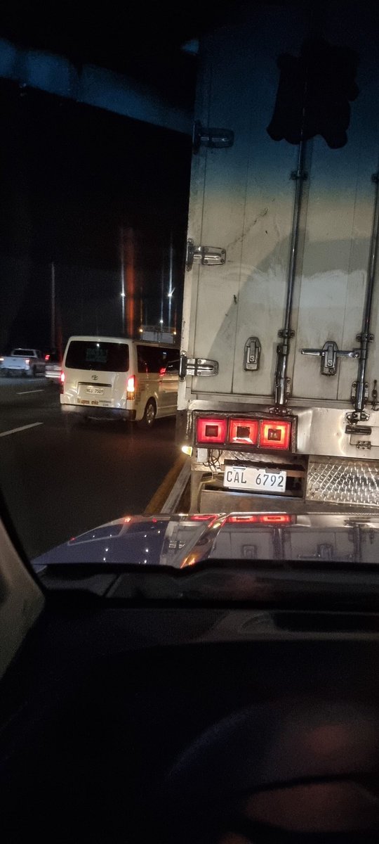 cruze_roy's tweet photo. @NLEXexpressways wala man lang nagbabantay sa exit. haba ng pila and dame singit https://t.co/ETnDpddNpW