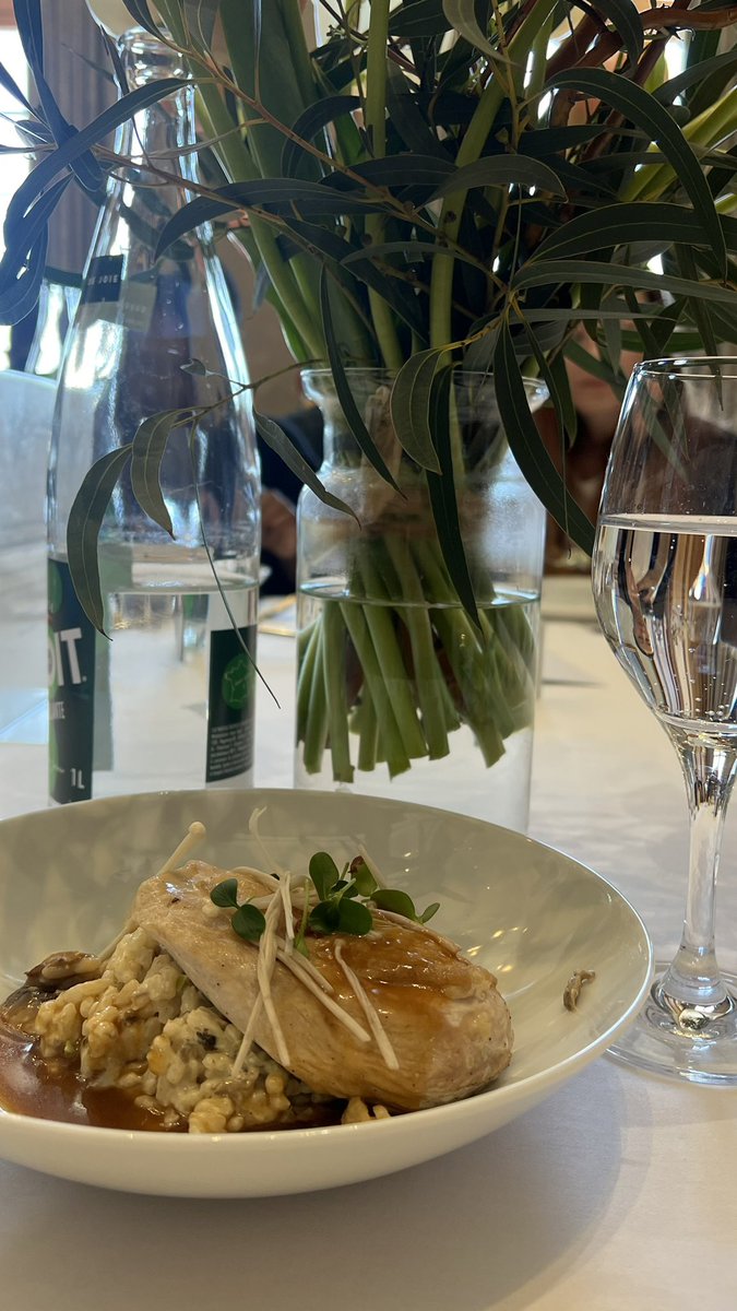 🔴 En direct du #BenchEBG 

Qui a dit qu’on ne pouvait pas allier plaisir et networking? 😊