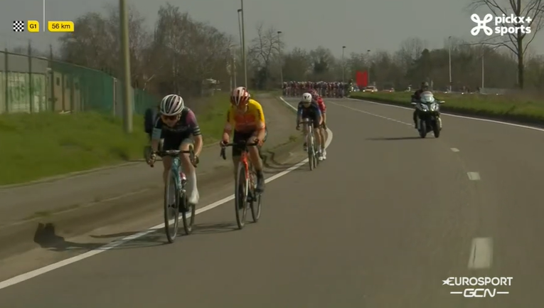 This attack has a bit more of a chance and the peloton seems slightly happier to give it room too

Fouquenet (@ArkeaProCycling) 
Van den Steen (<a href="/ChevalmeireCT/">Duolar - Chevalmeire</a>)
De Clercq (@lotto_dstny)
@SimoneBoilard1 
Van der Wolf (@LifeplusWahoo)

#SPwomen #SP23