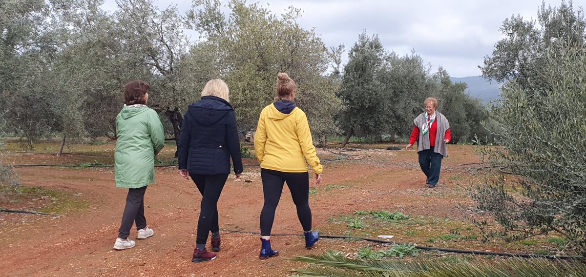 Anda_Multimedia's tweet photo. Seguimos compartiendo el #Diarioderodaje, del proyecto "Liderar con rostro de #mujer", producido para @CeresAndalucia con apoyo del @IAMJunta @IgualdadAND. La segunda jornada nos lleva a la provincia de #Jaén.  En #Andújar, se encuentra la explotación de #olivar de María. https://t.co/rxCoW2kISf