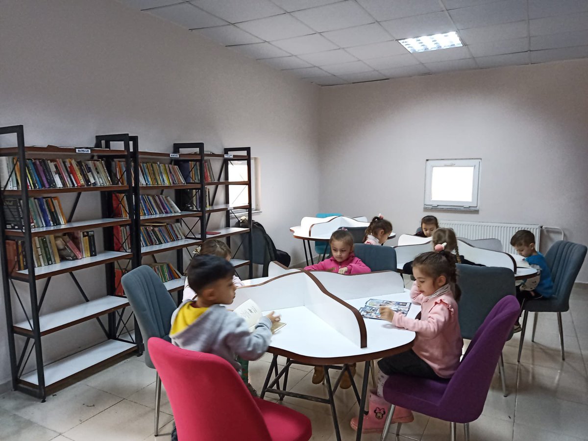 YakupIho's tweet photo. Kütüphaneler Haftası kapsamında okulumuz anasınıfı öğrencileri kütüphanemizi ziyaret ettiler, kitapları merakla incelediler. Minik ziyaretçilerimizin kitaplarla arkadaşlığının devamını diliyor kütüphaneler haftasını kutluyoruz. 📚 
@korganmem 
@MurtazaAlan 
@kenankoklukaya https://t.co/m3b7Q35pJR