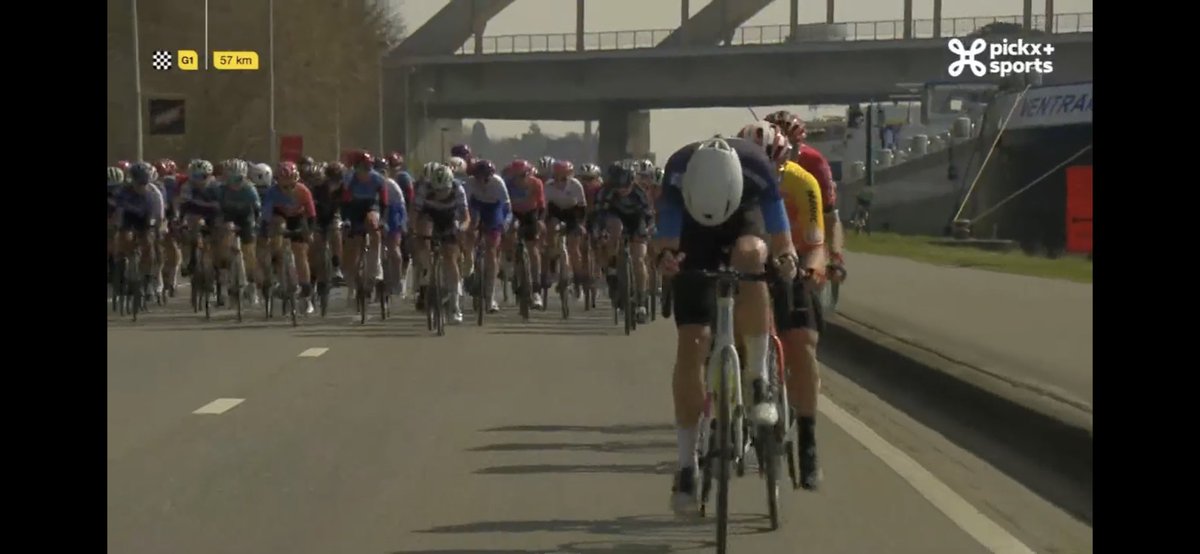 ChevalmeireCT's tweet photo. @vds_kelly currently in the attack @Scheldeprijs #scheldeprijs #scheldeprijswomen https://t.co/JnX0rFhAav
