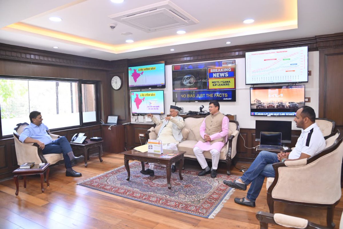 Suresh Garia (@bjpsureshgaria) on Twitter photo पूर्व मुख्यमंत्री व महाराष्ट्र के पूर्व राज्यपाल आदरणीय श्री <a href="/BSKoshyari/">Bhagat Singh Koshyari</a> जी के साथ नई दिल्ली में नवीन एवं नवीनीकरण ऊर्जा मंत्री श्री <a href="/RajKSinghIndia/">R. K. Singh</a> जी से शिष्टाचार भेंट की। पूर्व मुख्यमंत्री व महाराष्ट्र के पूर्व राज्यपाल आदरणीय श्री <a href="/BSKoshyari/">Bhagat Singh Koshyari</a> जी के साथ नई दिल्ली में नवीन एवं नवीनीकरण ऊर्जा मंत्री श्री <a href="/RajKSinghIndia/">R. K. Singh</a> जी से शिष्टाचार भेंट की।